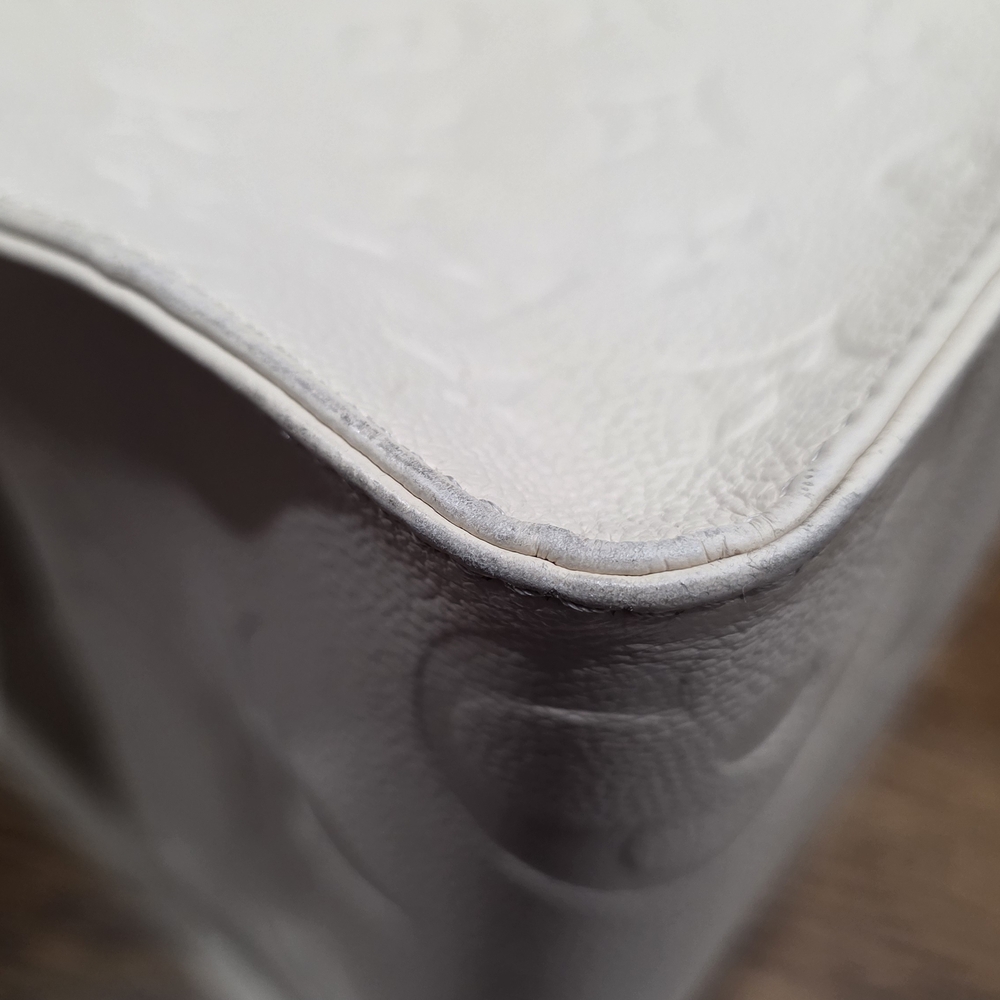 Louis Vuitton Cream Onthego MM Tote Bag - Picture 7 of 16